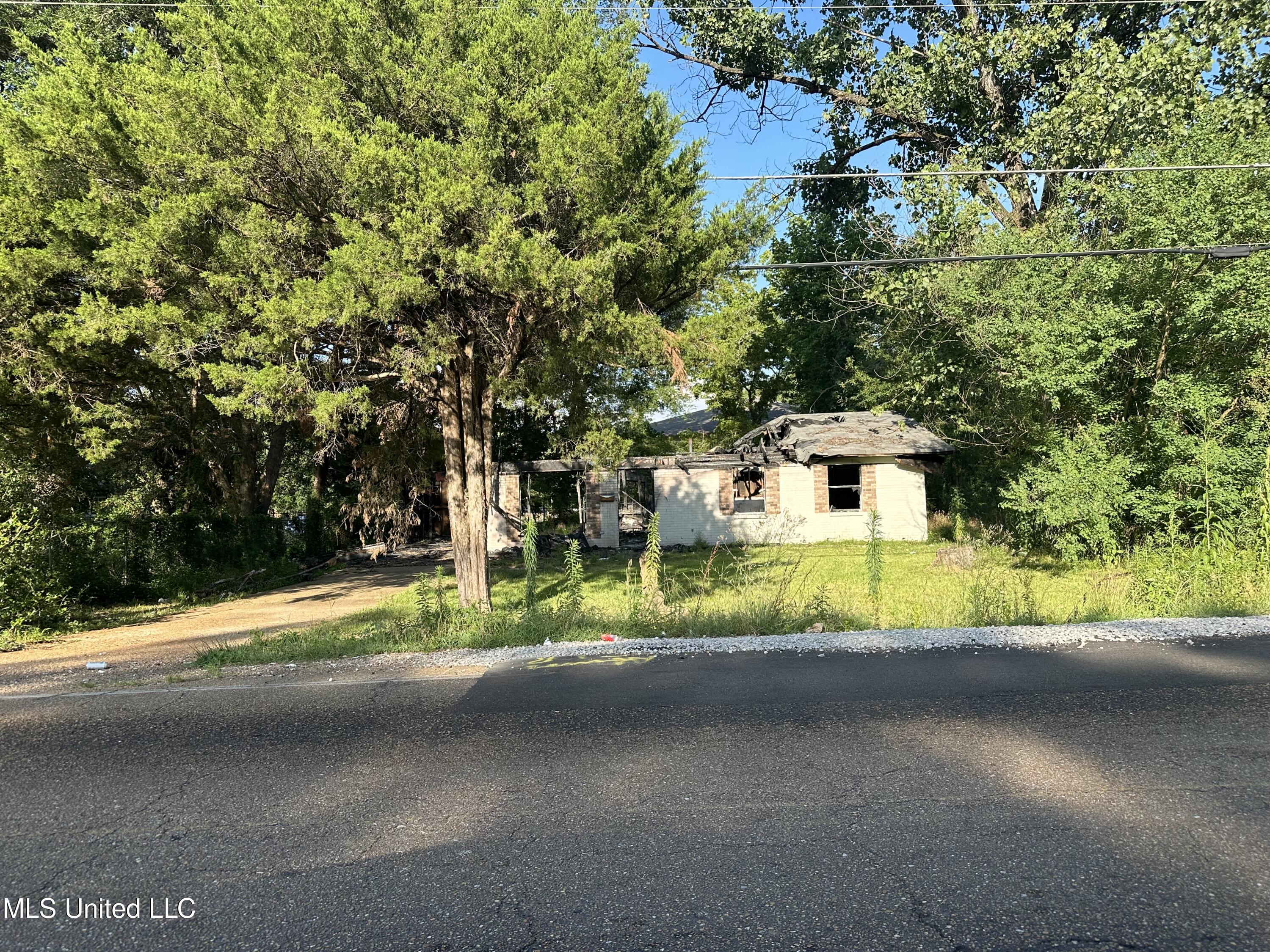 308 North Flag Chapel Road Jackson, MS 39209 - Photo 1 of 1 Front