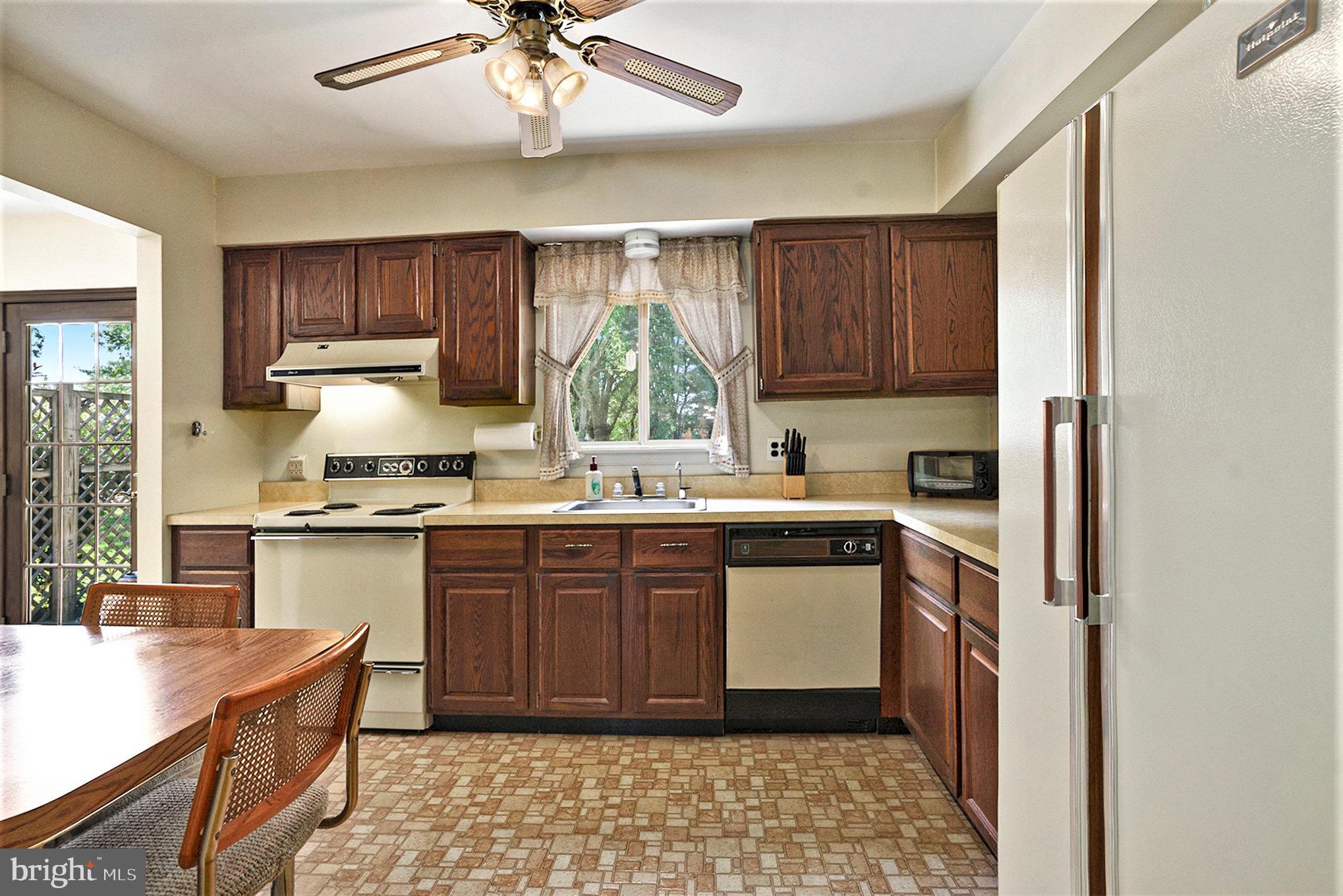 810 Hertford Drive Hatfield, PA 19440 - Photo 11 of 37 Kitchen