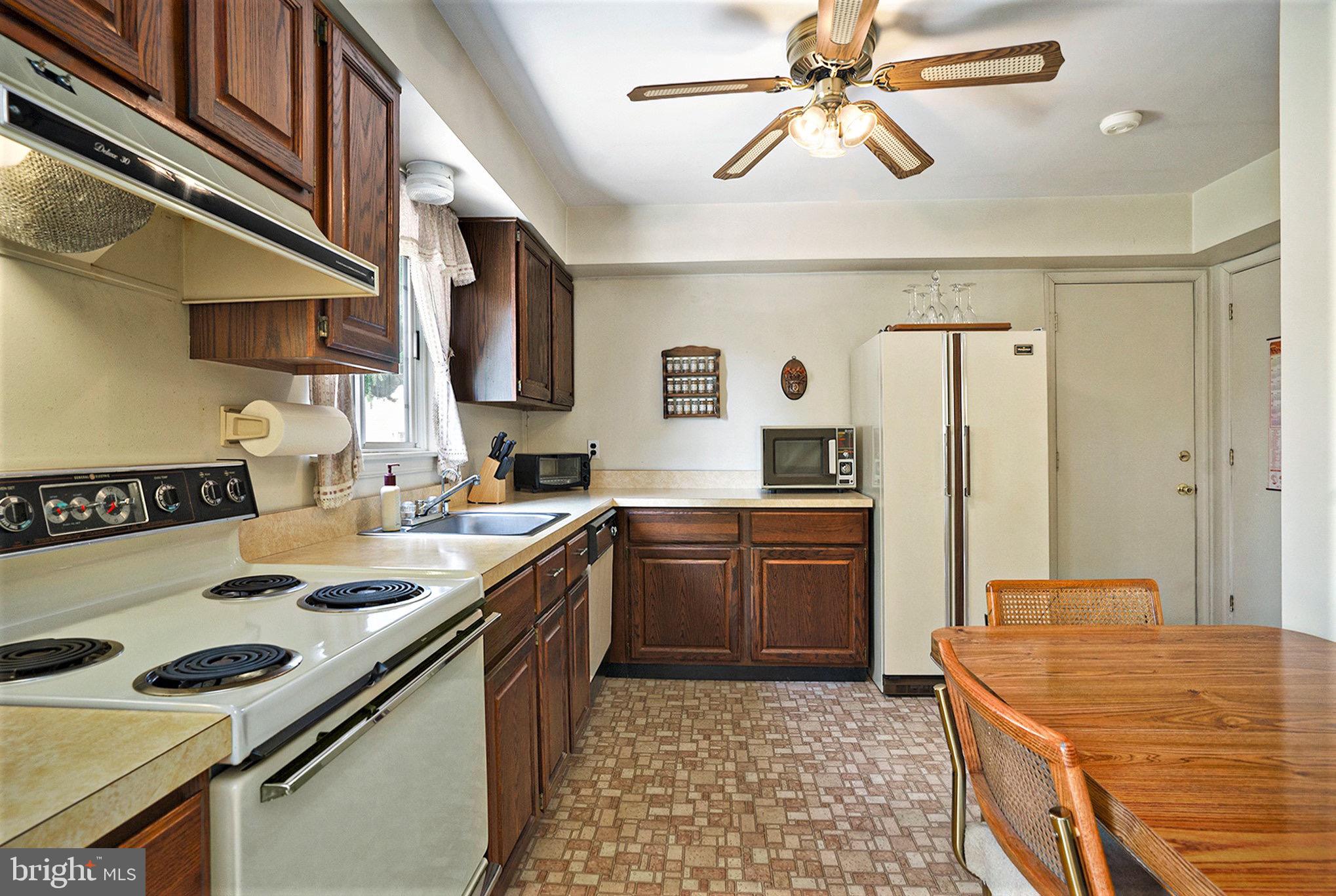 810 Hertford Drive Hatfield, PA 19440 - Photo 12 of 37 Kitchen