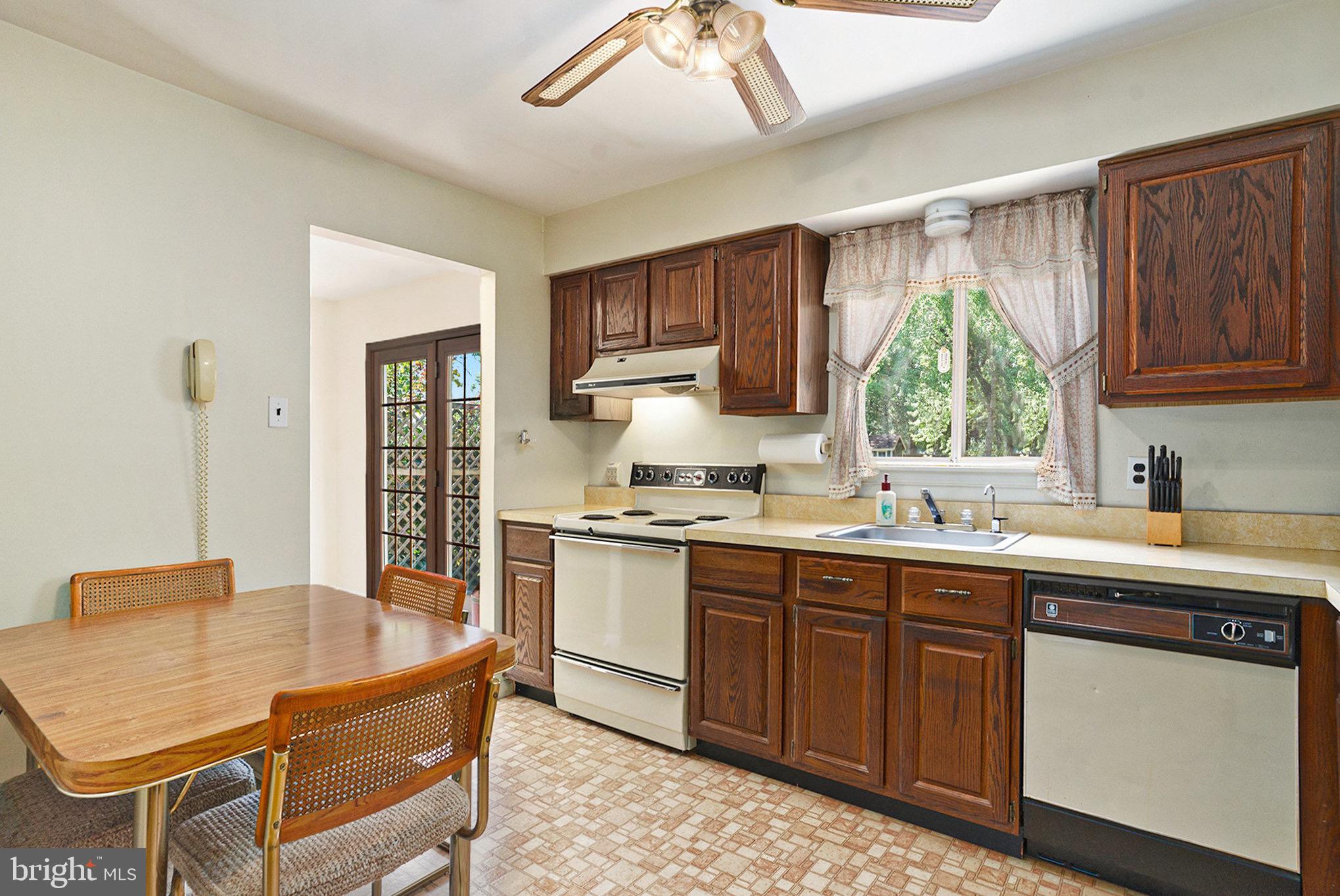 810 Hertford Drive Hatfield, PA 19440 - Photo 13 of 37 Kitchen