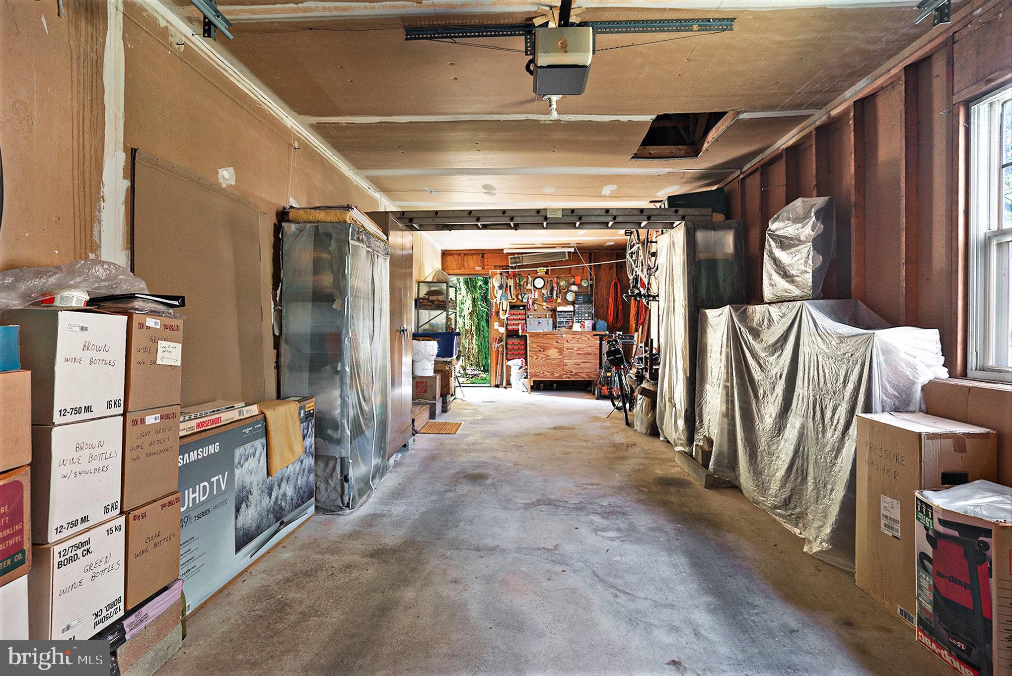 810 Hertford Drive Hatfield, PA 19440 - Photo 22 of 37 Garage