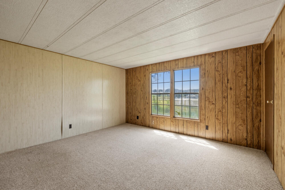 31410 Union Street Bonanza, OR 97623 - Photo 18 of 37 a view of an empty room with a window