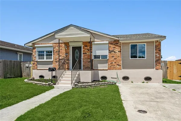 $1,957 | 560 Grovewood Drive, Gretna, LA 70056