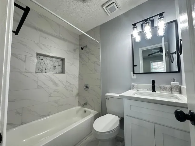 $2,125 | 560 Grovewood Drive, Gretna, LA 70056