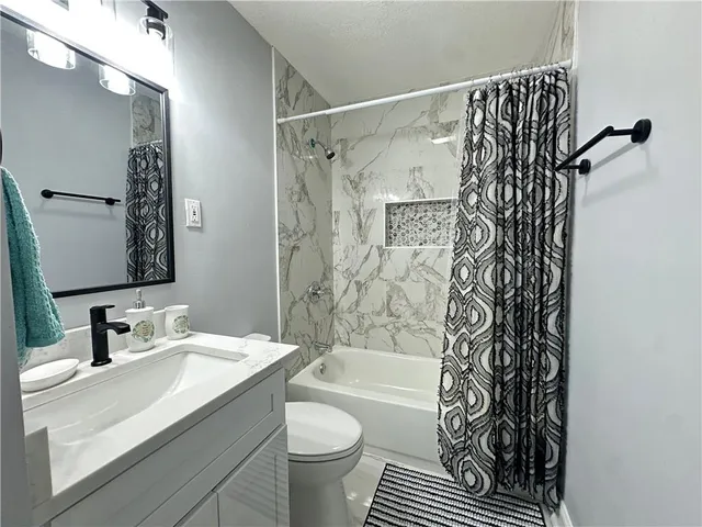 $2,125 | 560 Grovewood Drive, Gretna, LA 70056