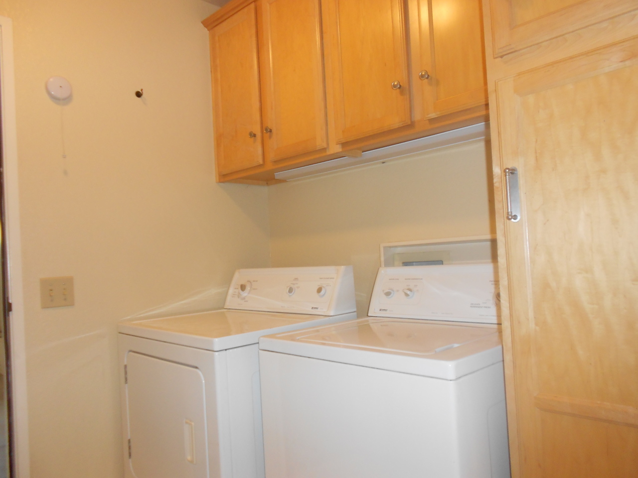 4621 Gerona Way Santa Barbara, CA 93110 - Photo 4 of 5 a utility room with dryer and washer