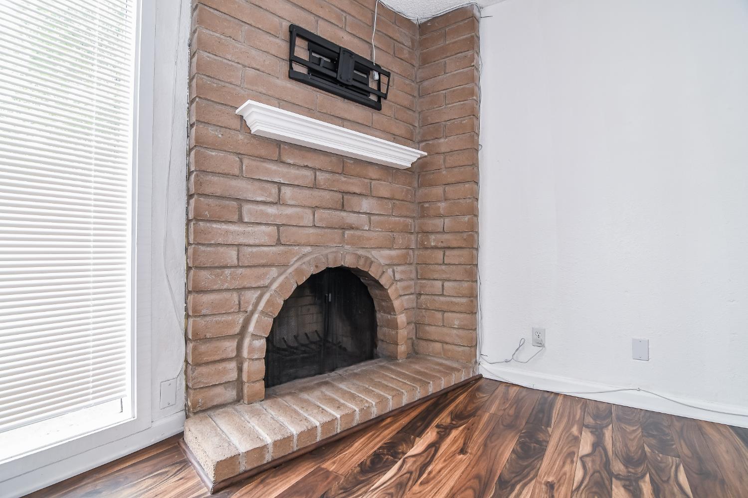 1139 Rivara Circle Sacramento, CA 95864 - Photo 15 of 72 a view of an empty room with wooden floor and a window