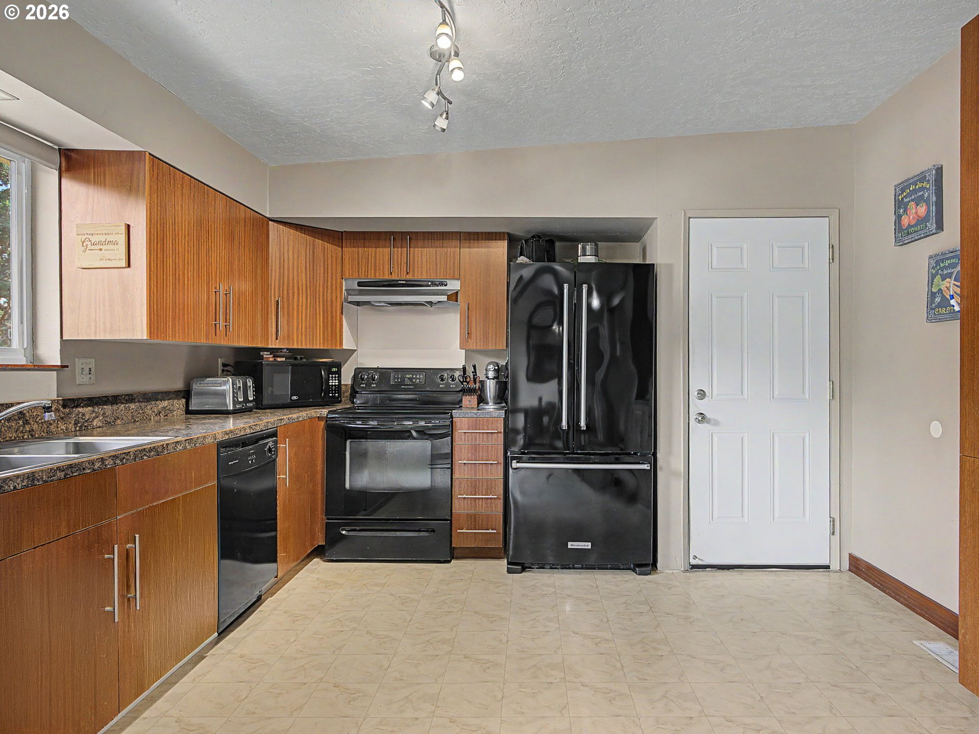 1454 Southwest 4th Street Gresham, OR 97080 - Photo 11 of 45