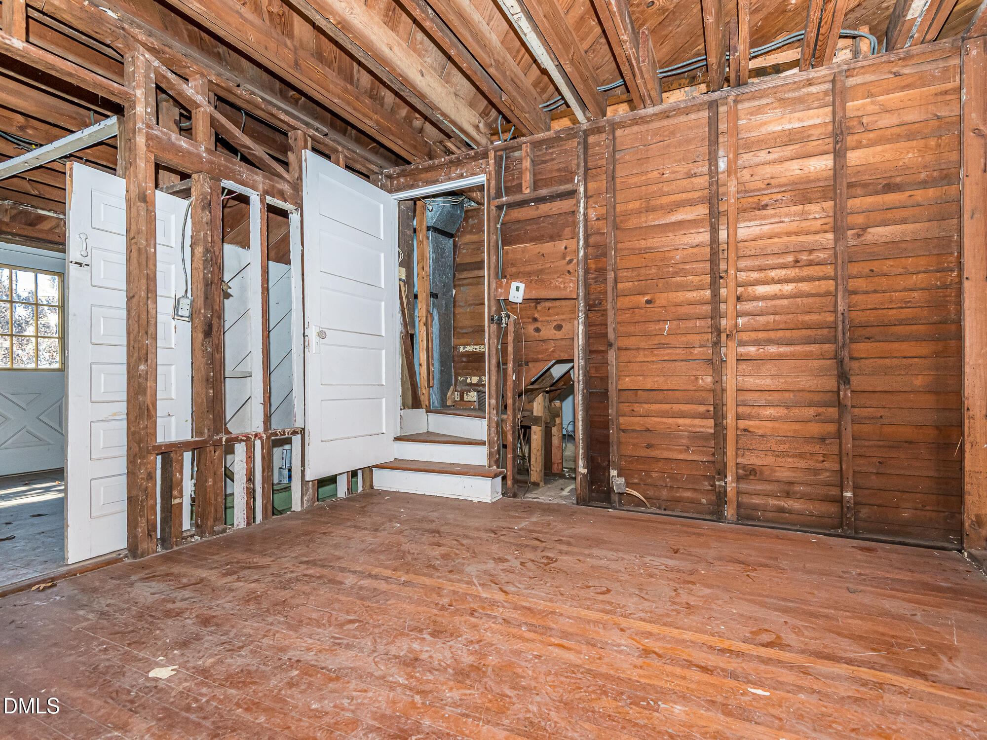 1825 White Oak Road Raleigh, NC 27608 - Photo 27 of 35 a view of an front door
