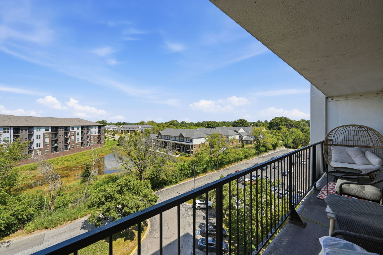 2015 South Finley Road, Unit 804 Lombard, IL 60148 - Photo 7 of 39 Gallery Image 7