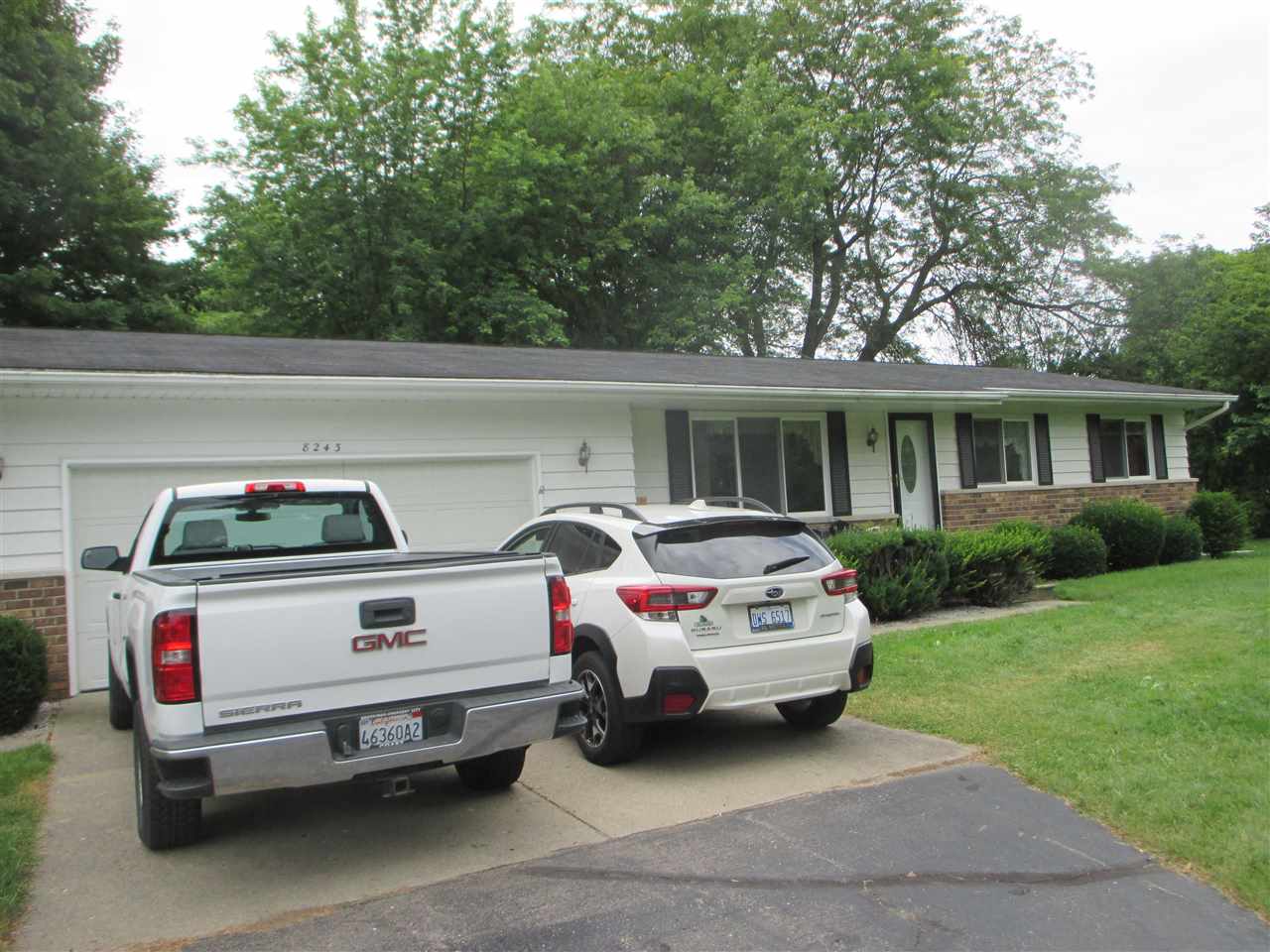 8243 Coldwater Road Flushing, MI 48433 - Photo 3 of 22 50049315-2.JPG