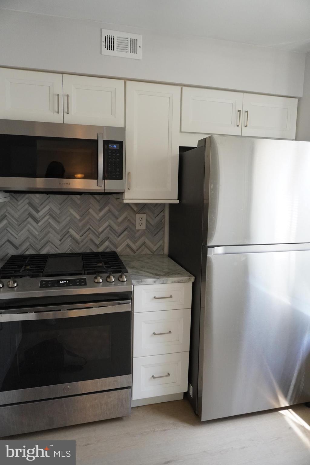 1907 A Ralston Drive Mount Laurel, NJ 08054 - Photo 4 of 16