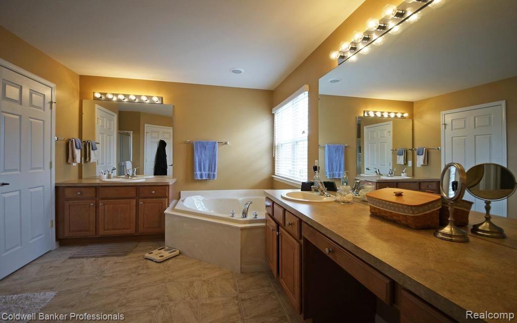 4104 Merriman Loop Howell, MI 48843 - Photo 16 of 27 16-photo-web-1024x640-70357.jpg
