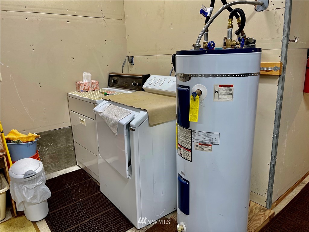 19229 Patterson Road East Orting, WA 98360 - Photo 21 of 35 a utility room with dryer and washer