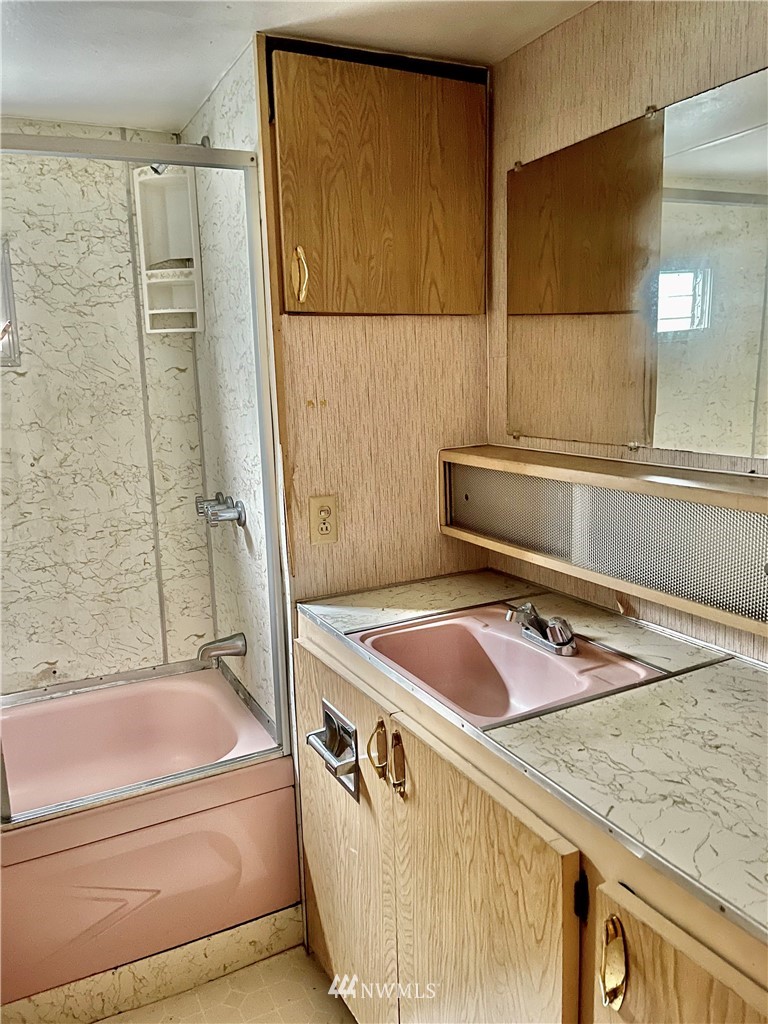 19229 Patterson Road East Orting, WA 98360 - Photo 33 of 35 a bathroom with a tub sink and mirror