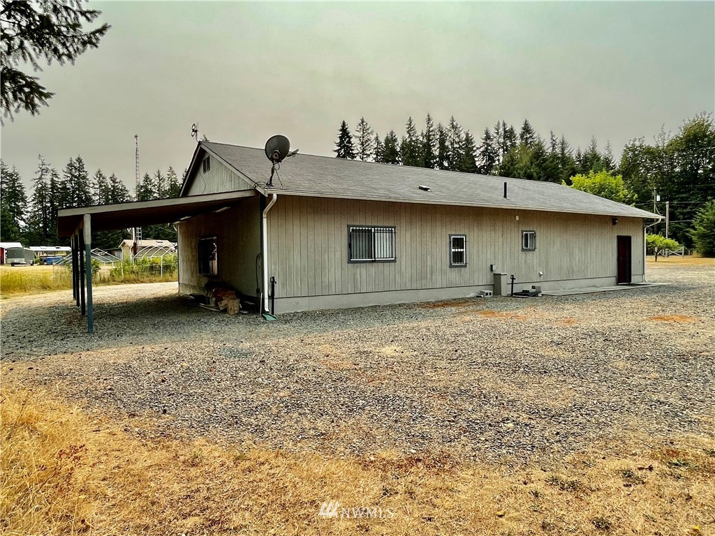 19229 Patterson Road East Orting, WA 98360 - Photo 8 of 35 a front view of a house with garden
