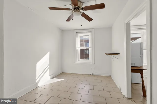 $895 | 2536 Amber Street, Unit 3F, Philadelphia, PA 19125