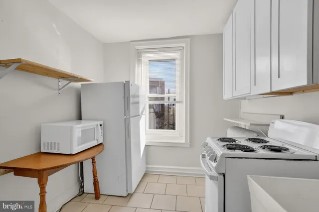 $895 | 2536 Amber Street, Unit 3F, Philadelphia, PA 19125