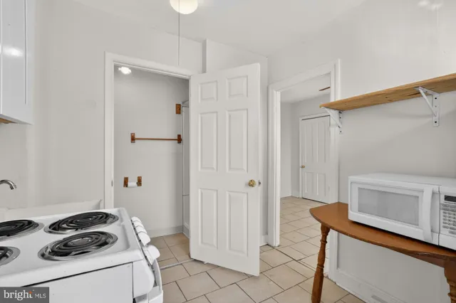 $895 | 2536 Amber Street, Unit 3F, Philadelphia, PA 19125