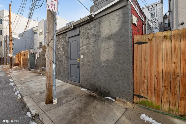 $895 | 2536 Amber Street, Unit 3F, Philadelphia, PA 19125