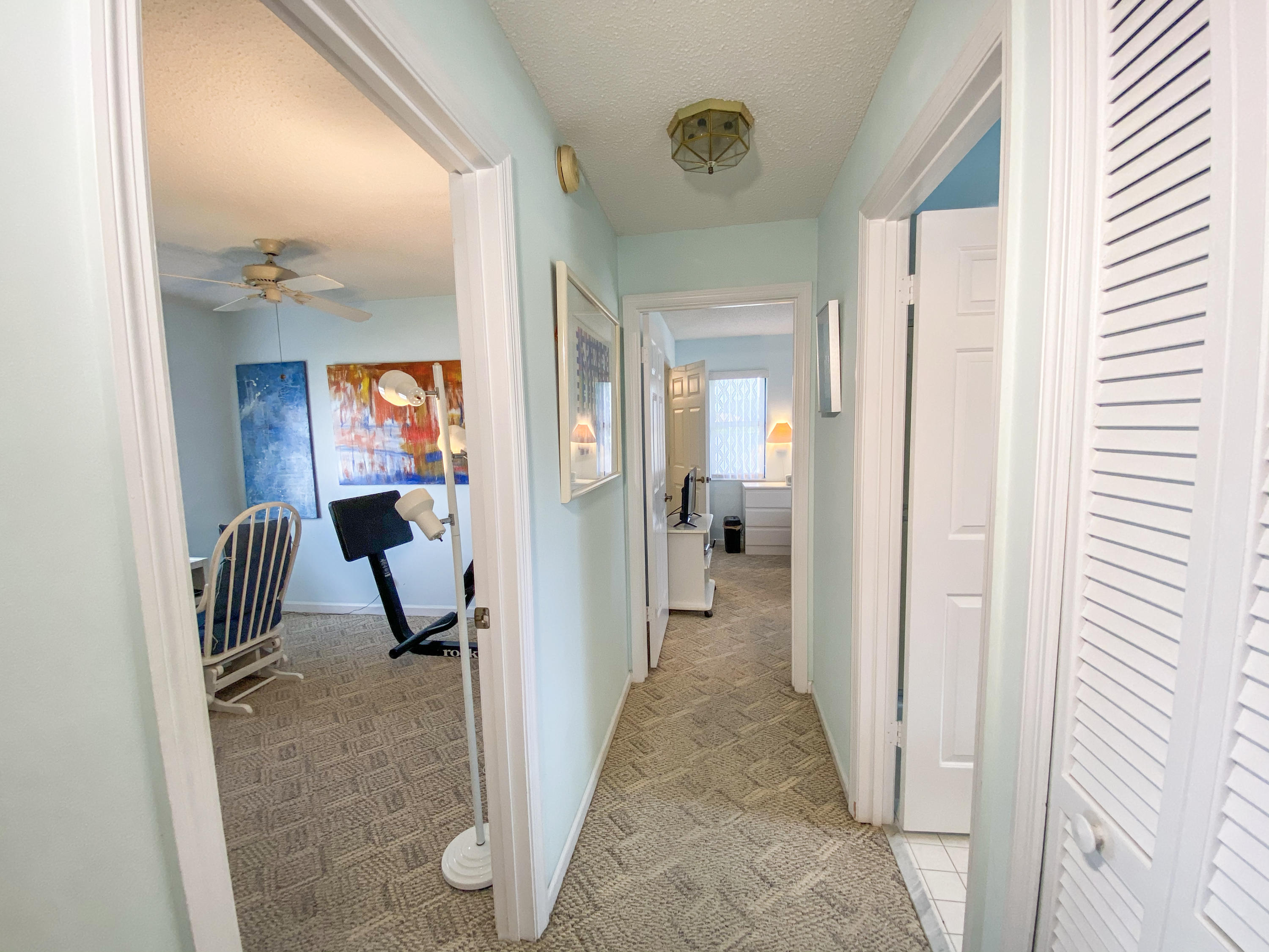 86 Las Brisas Boynton Beach, FL 33426 - Photo 19 of 37 Hallway to the guest bedrooms!