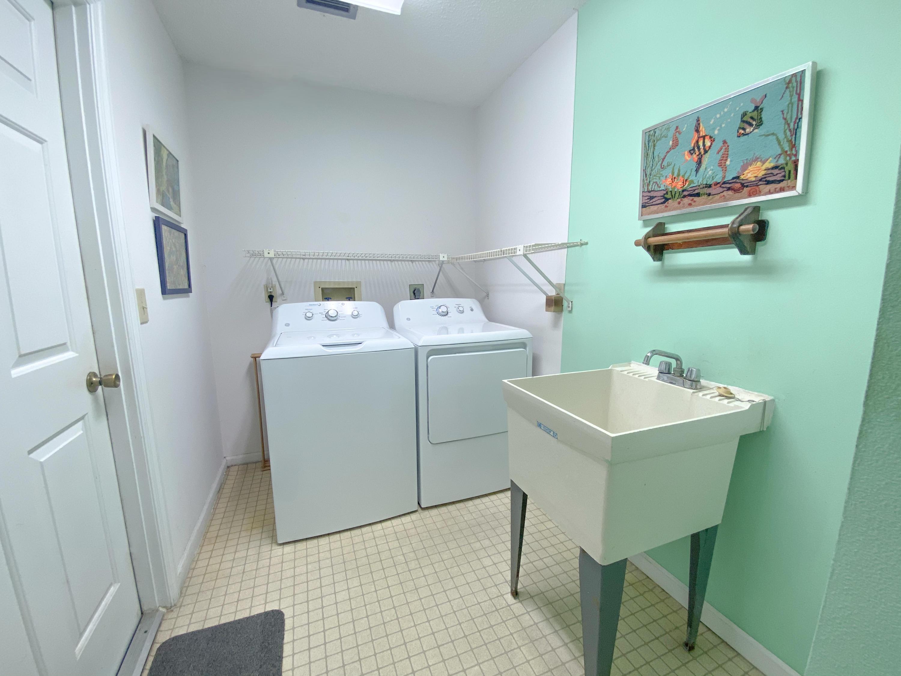 86 Las Brisas Boynton Beach, FL 33426 - Photo 25 of 37 Fabulous Laundry Room!