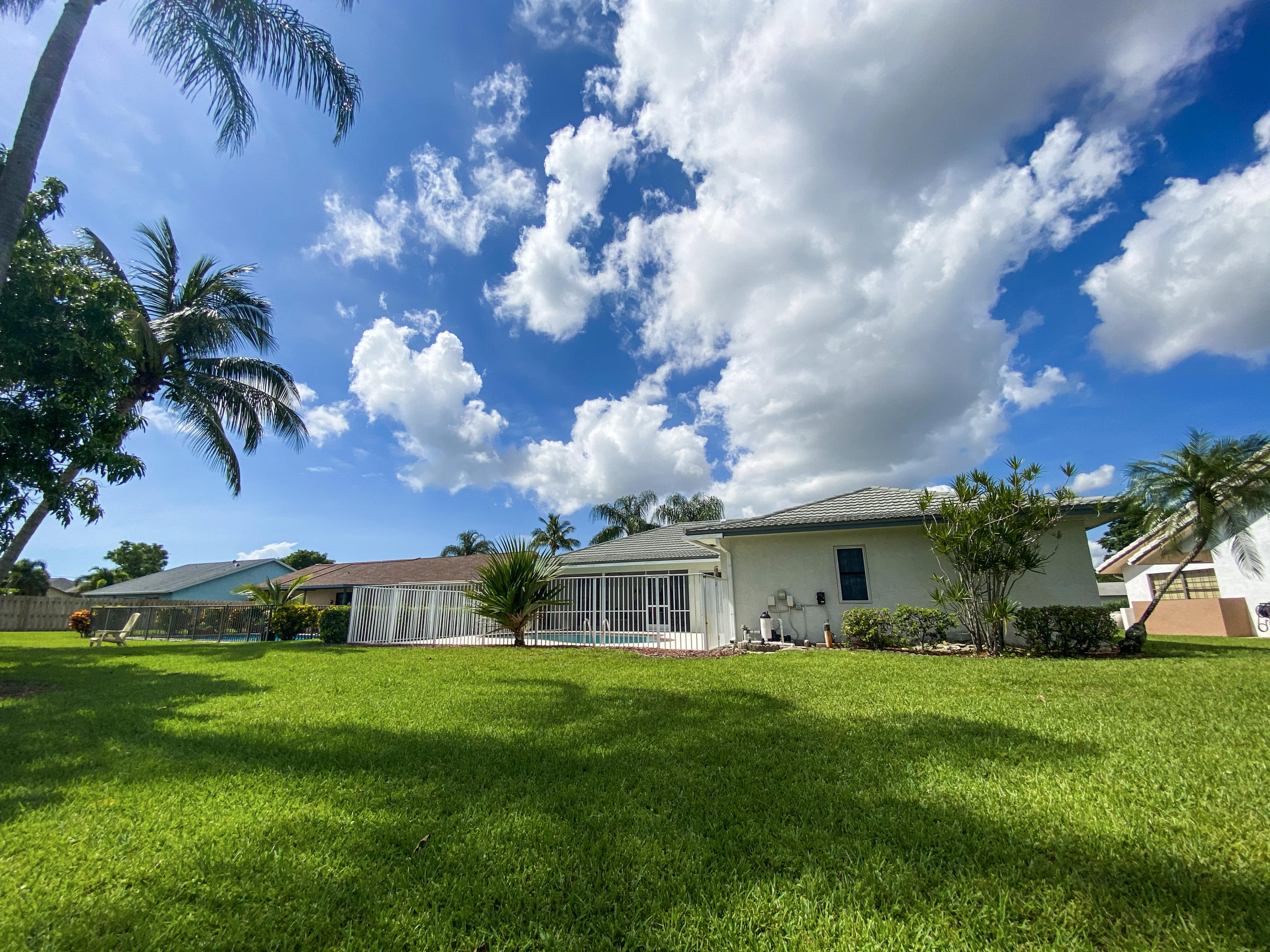 86 Las Brisas Boynton Beach, FL 33426 - Photo 33 of 37 Spacious Backyard!