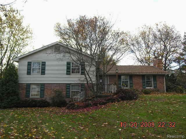 982 Rock Spring Road Bloomfield Hills, MI 48304 - Photo 1 of 12 front