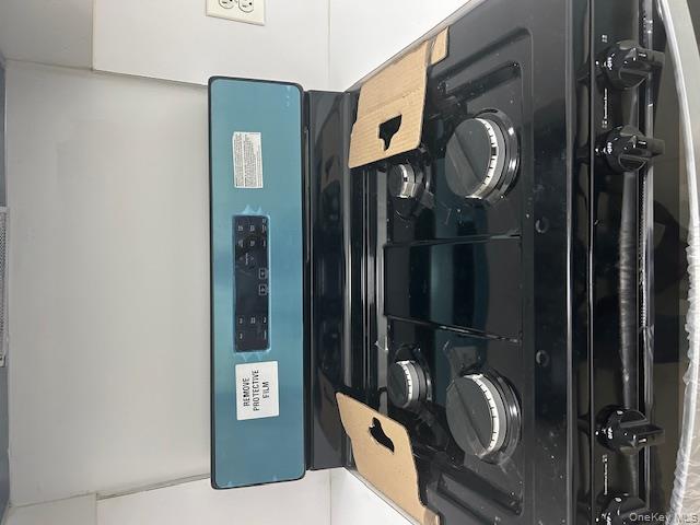 83-52 Talbot Street, Unit 3J Queens, NY 11415 - Photo 40 of 50 a close view of stove