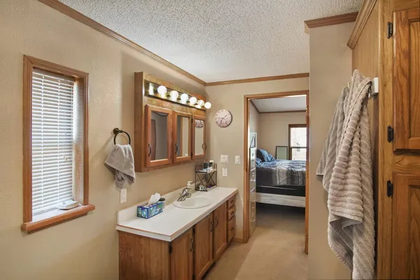$219,000 | 4 4th Avenue Southeast, Gwinner, ND 58040