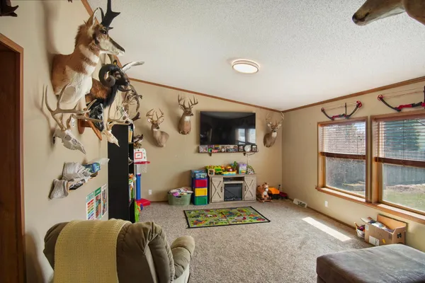 $219,000 | 4 4th Avenue Southeast, Gwinner, ND 58040