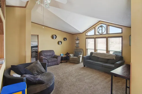 $219,000 | 4 4th Avenue Southeast, Gwinner, ND 58040