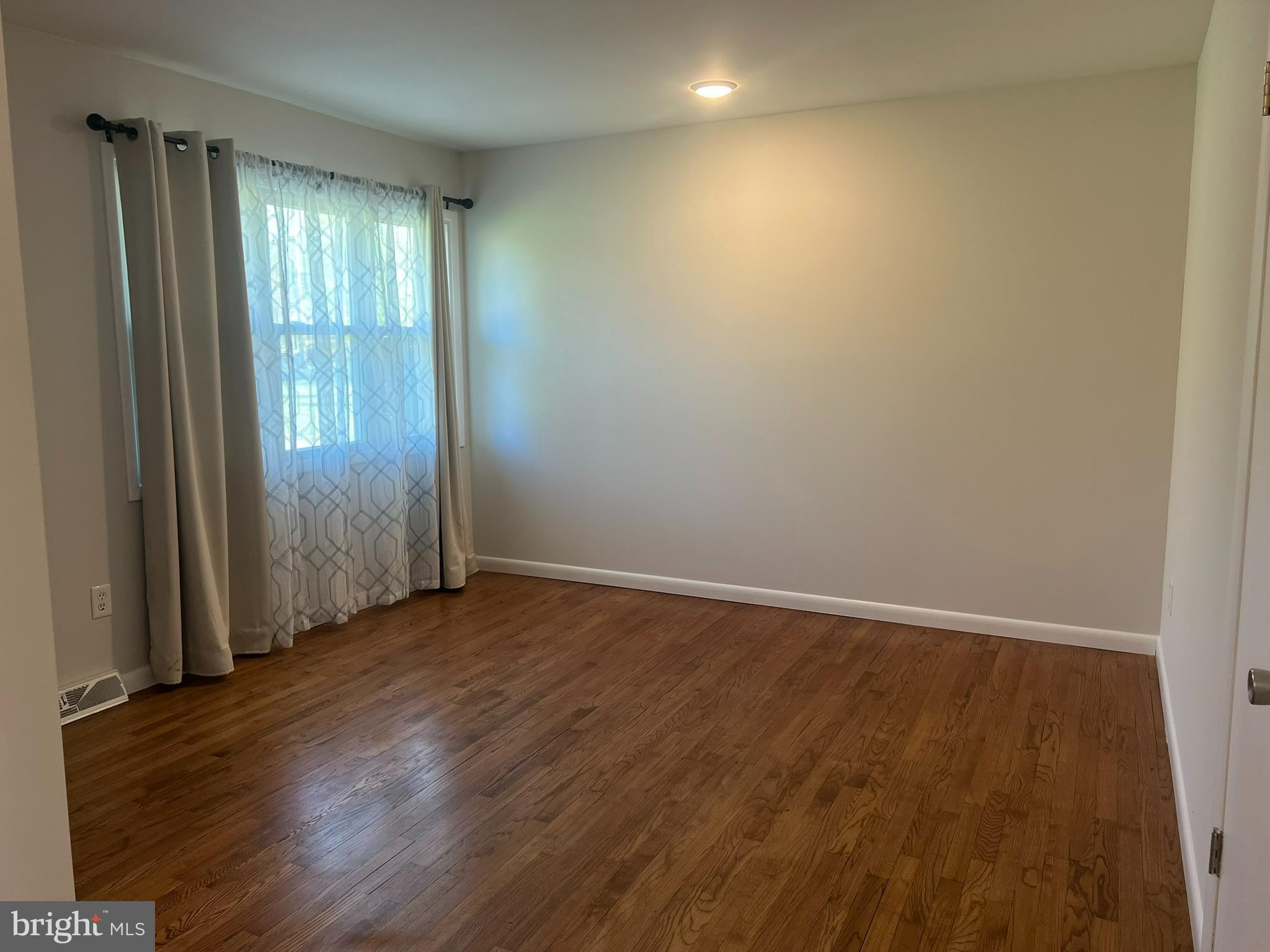 22595 Old Rolling Road California, MD 20619 - Photo 3 of 24 Office/Sitting Room