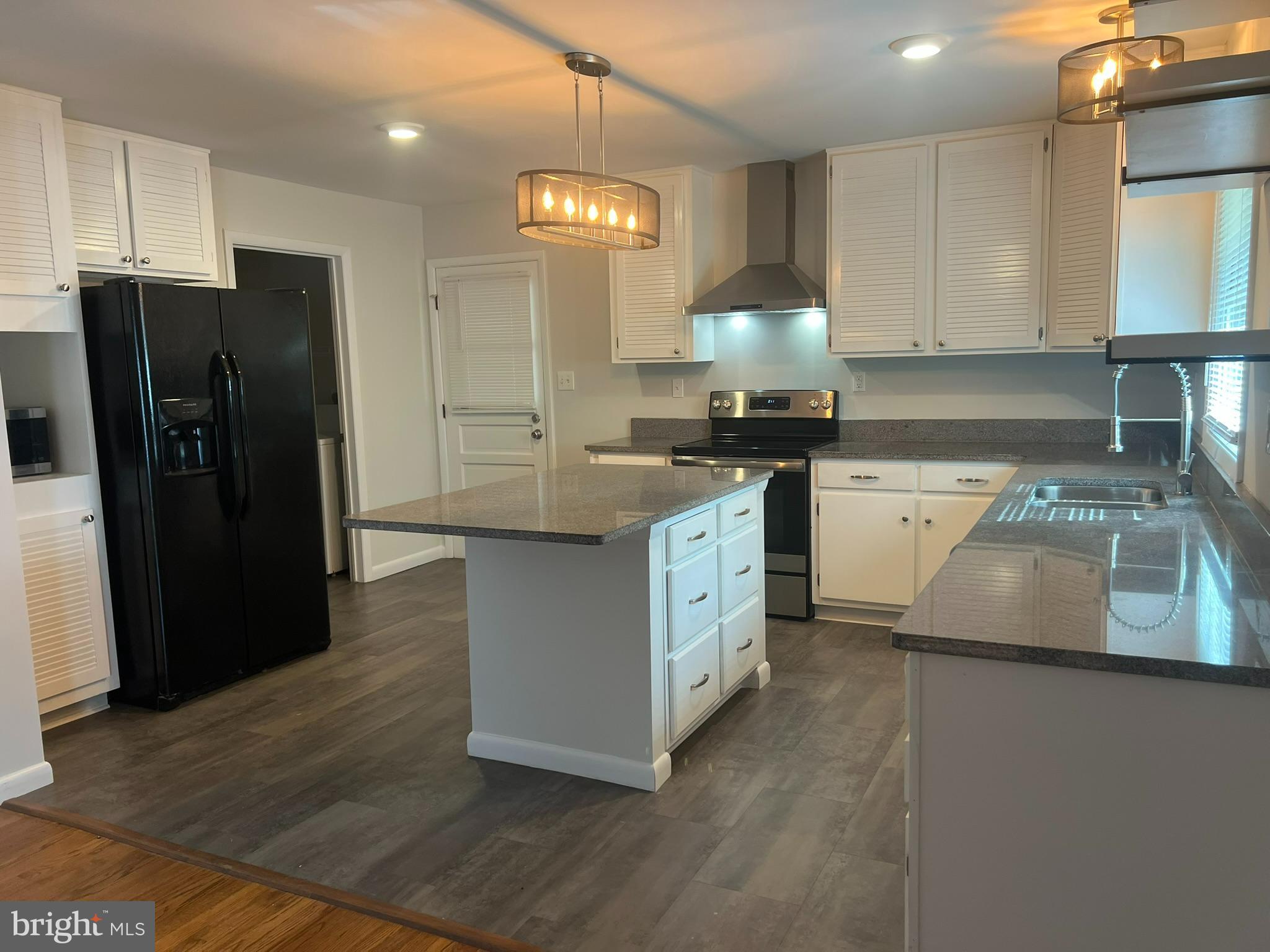 22595 Old Rolling Road California, MD 20619 - Photo 5 of 24 Kitchen