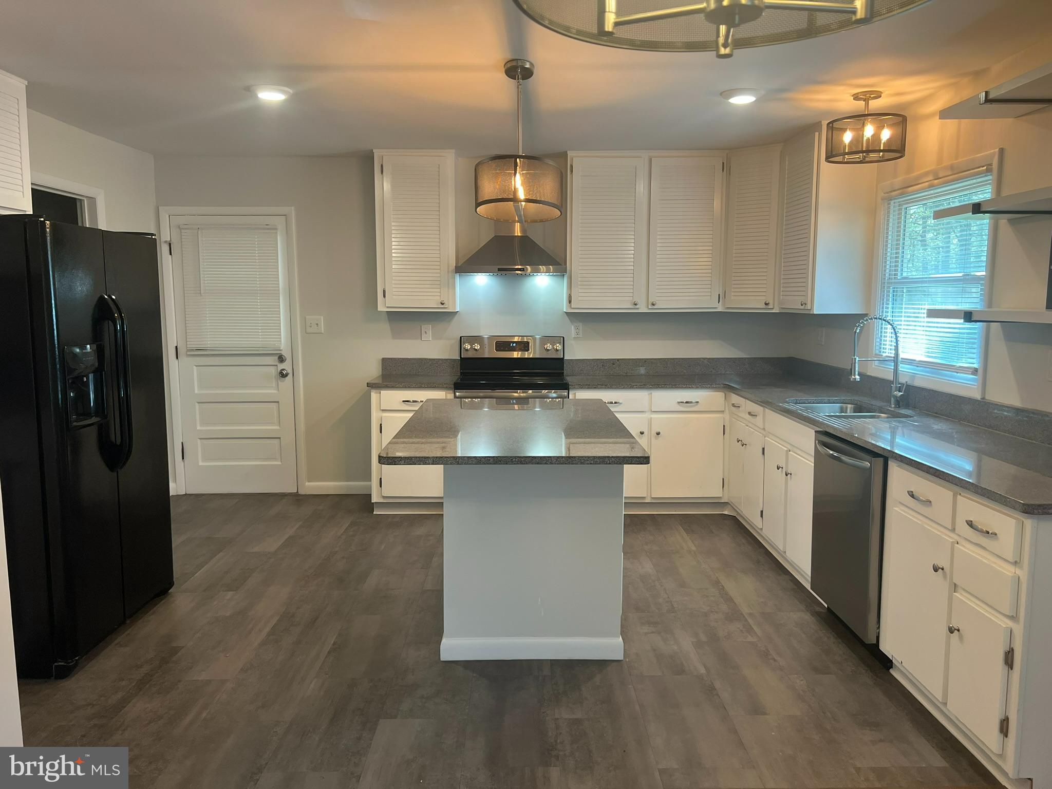 22595 Old Rolling Road California, MD 20619 - Photo 9 of 24 Kitchen