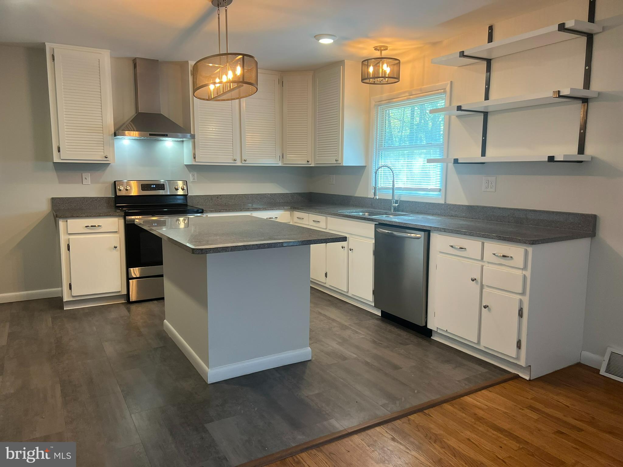22595 Old Rolling Road California, MD 20619 - Photo 10 of 24 Kitchen