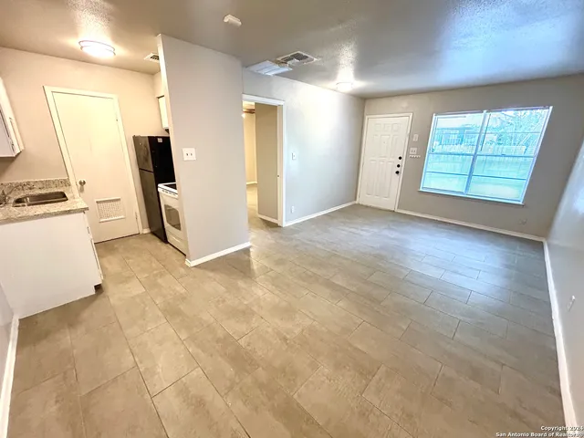 $675 | 703 West Summit, Unit 1, San Antonio, TX 78212