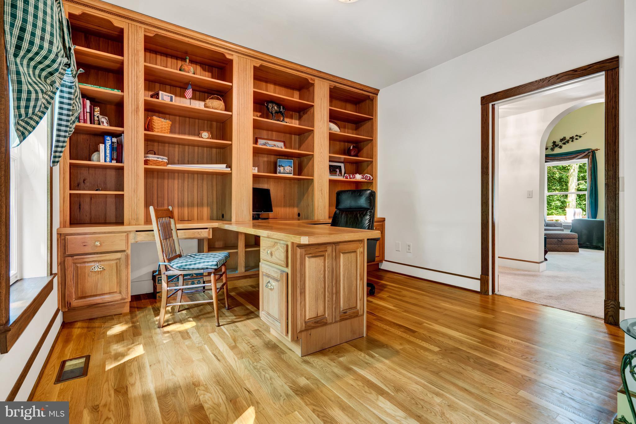 7221 Baldwin Ridge Road Warrenton, VA 20187 - Photo 12 of 30 Home office with built in book shelves