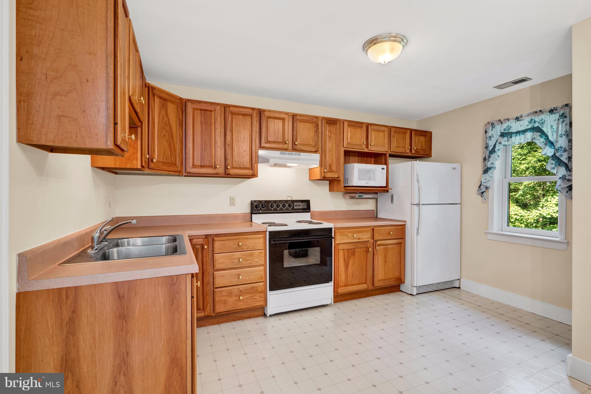 7221 Baldwin Ridge Road Warrenton, VA 20187 - Photo 22 of 30 Upper Level Apartment Full Kitchen