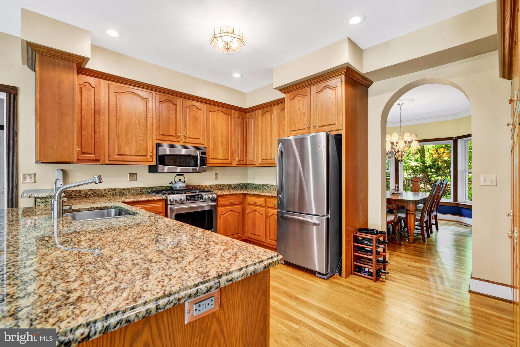 7221 Baldwin Ridge Road Warrenton, VA 20187 - Photo 6 of 30 Beautiful Oak Cabinetry; Lots of Storage