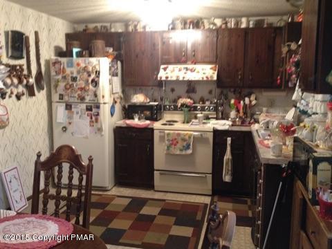 136 Pipher Road Bushkill, PA 18324 - Photo 5 of 12 Kitchen