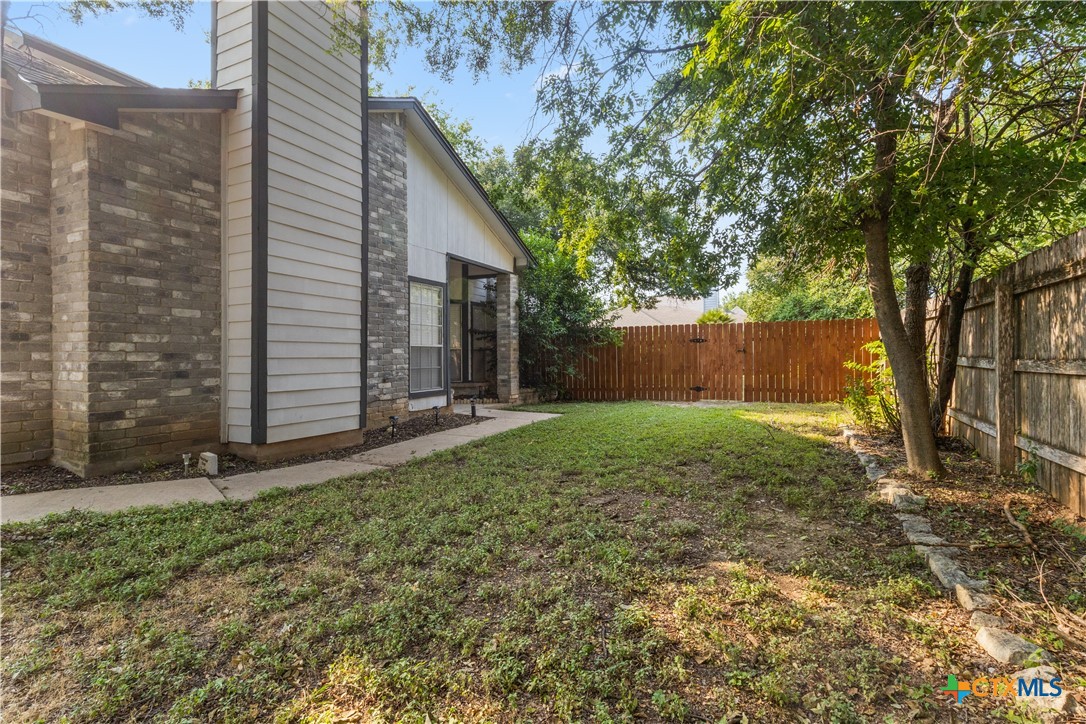 2107 Raintree Path Round Rock, TX 78664 - Photo 5 of 35 a backyard of a house with lots of green space