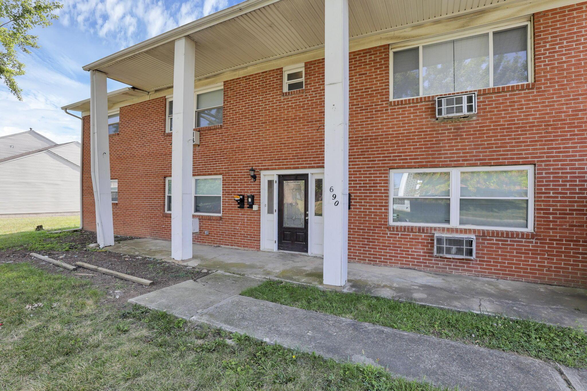 690 Kingsford Road Columbus, OH 43204 - Photo 4 of 80 6-web-or-mls-011A9646