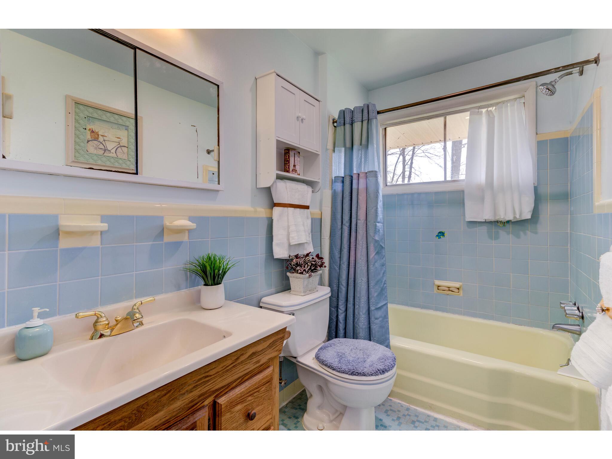 241 Bobbin Mill Road Media, PA 19063 - Photo 29 of 38 Hall Bath