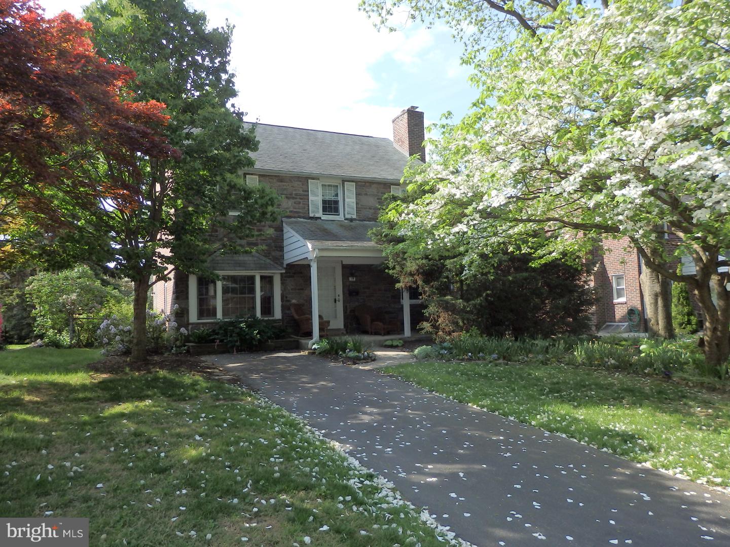 17 Braeburn Road Havertown, PA 19083 - Photo 1 of 25 a front view of a house with a garden