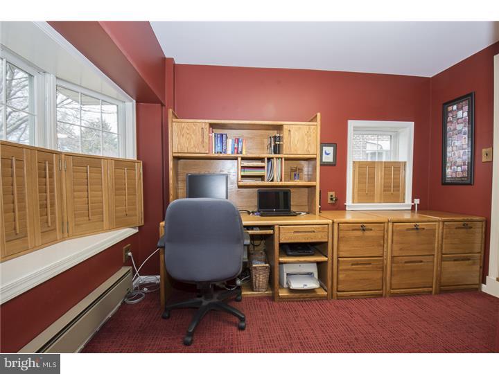 17 Braeburn Road Havertown, PA 19083 - Photo 13 of 25 a workspace with furniture and window