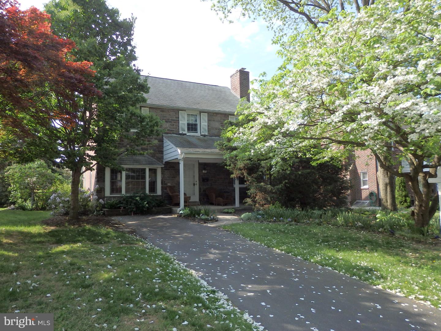 17 Braeburn Road Havertown, PA 19083 - Photo 24 of 25 a front view of a house with a garden