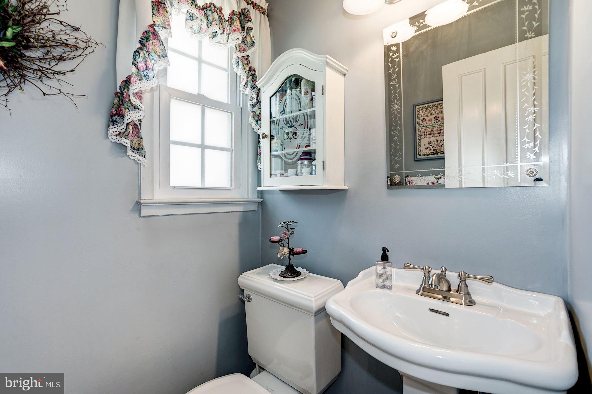 2820 Vixen Lane Silver Spring, MD 20906 - Photo 15 of 38 Powder Room