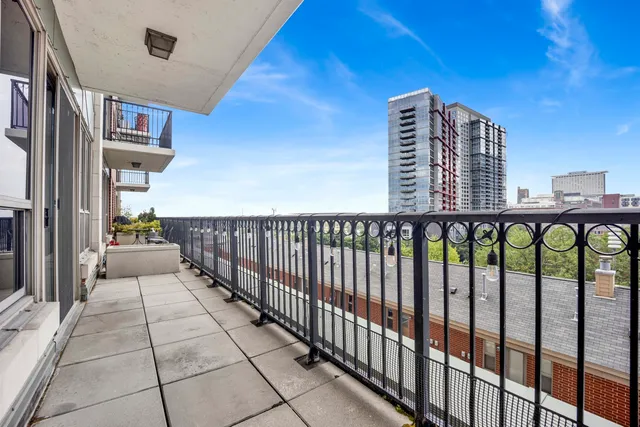 $269,999 | 1717 South Prairie Avenue, Unit 608, Chicago, IL 60616