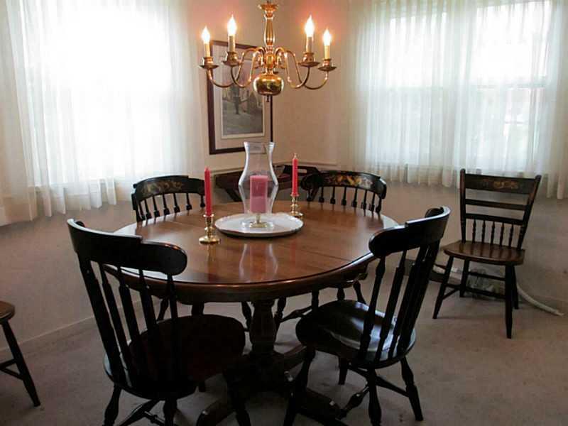 313 Edgewood Road Forest Hills, PA 15221 - Photo 8 of 18 Exterior Front. Dining room